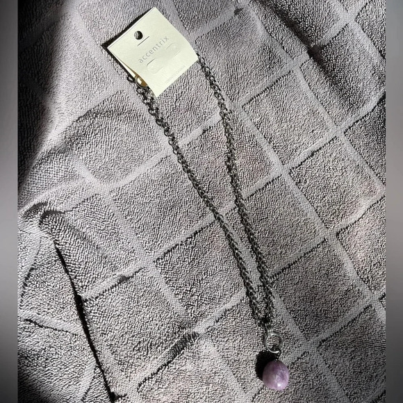 BVG inspired chain necklace w/ lepidolite gemstone pendant - Picture 10 of 12